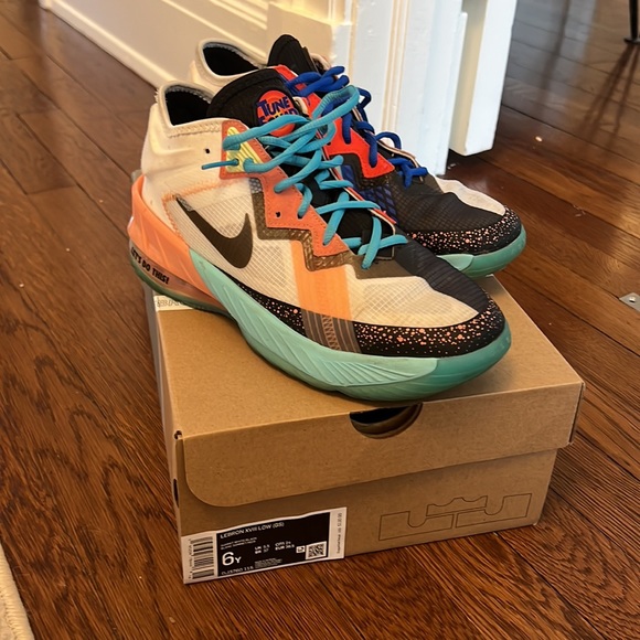 Nike Lebron 18 Low Summit White Space Jam (GS) - Picture 13 of 13